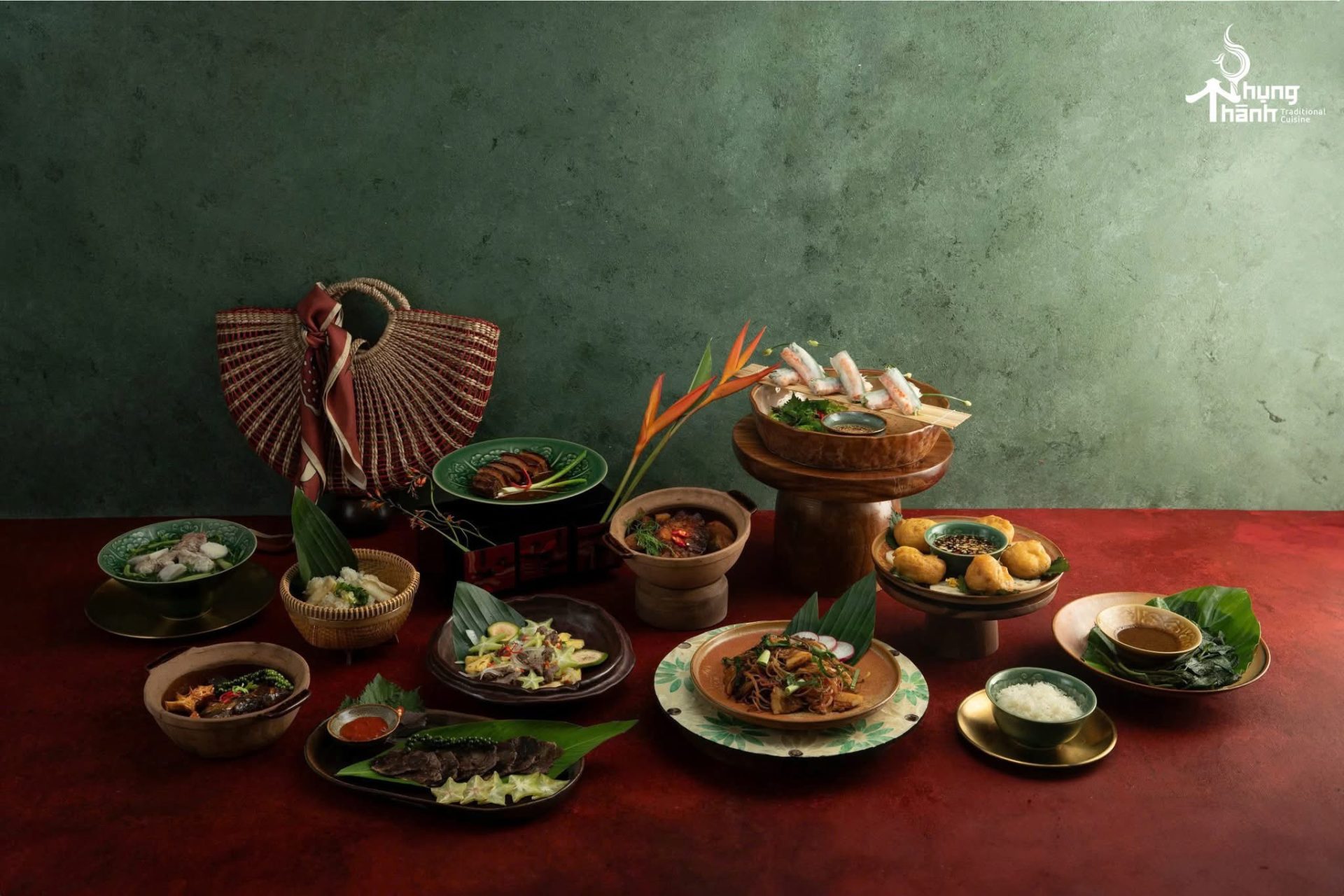 Ẩm thực truyền thống mang phong vị Bắc Bộ đậm đà, phù hợp với mọi lứa tuổi, giúp buổi gặp mặt phòng riêng trở nên ấm cúng