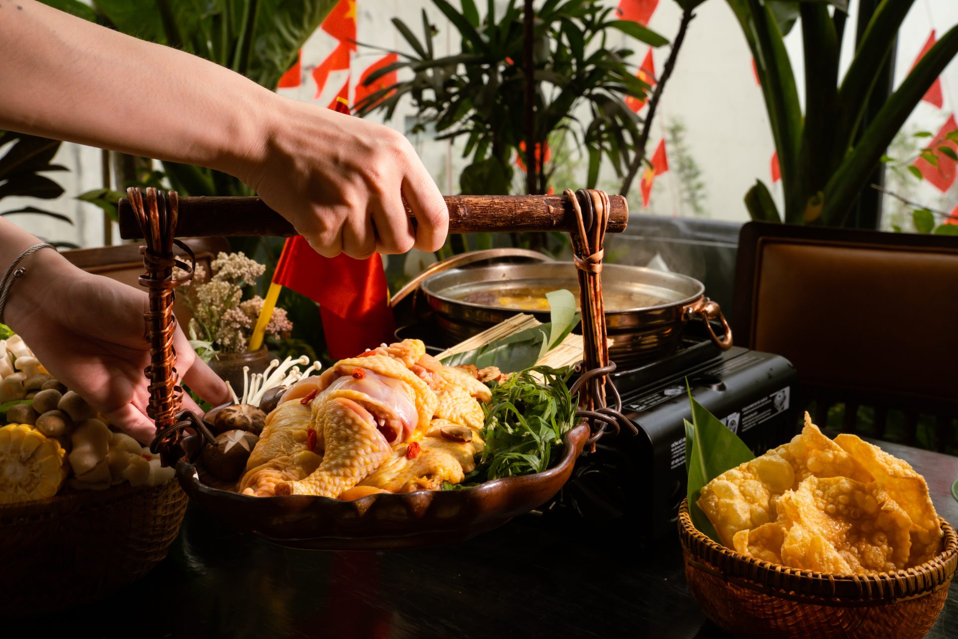 Nhà hàng tổ chức tiệc tất niên & liên hoan cuối năm tại Hà Nội