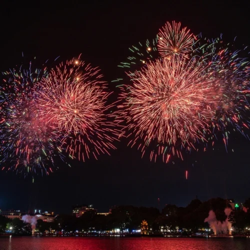 Hà Nội Về Đêm Dịp Tết: 5 Trải Nghiệm Không Thể Bỏ Lỡ