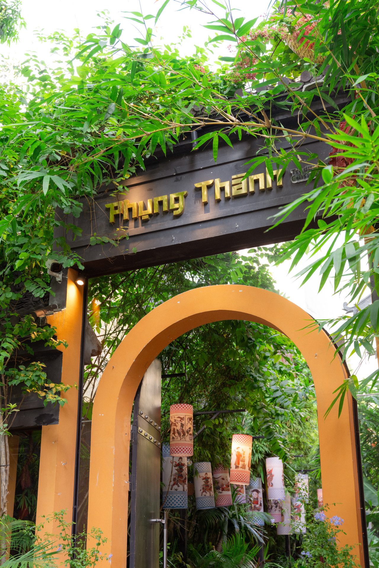 Khám Phá Không Gian Xanh Mát Tại Nhà Hàng Phụng Thành Cho Chuyến Du Lịch Hoàn Hảo