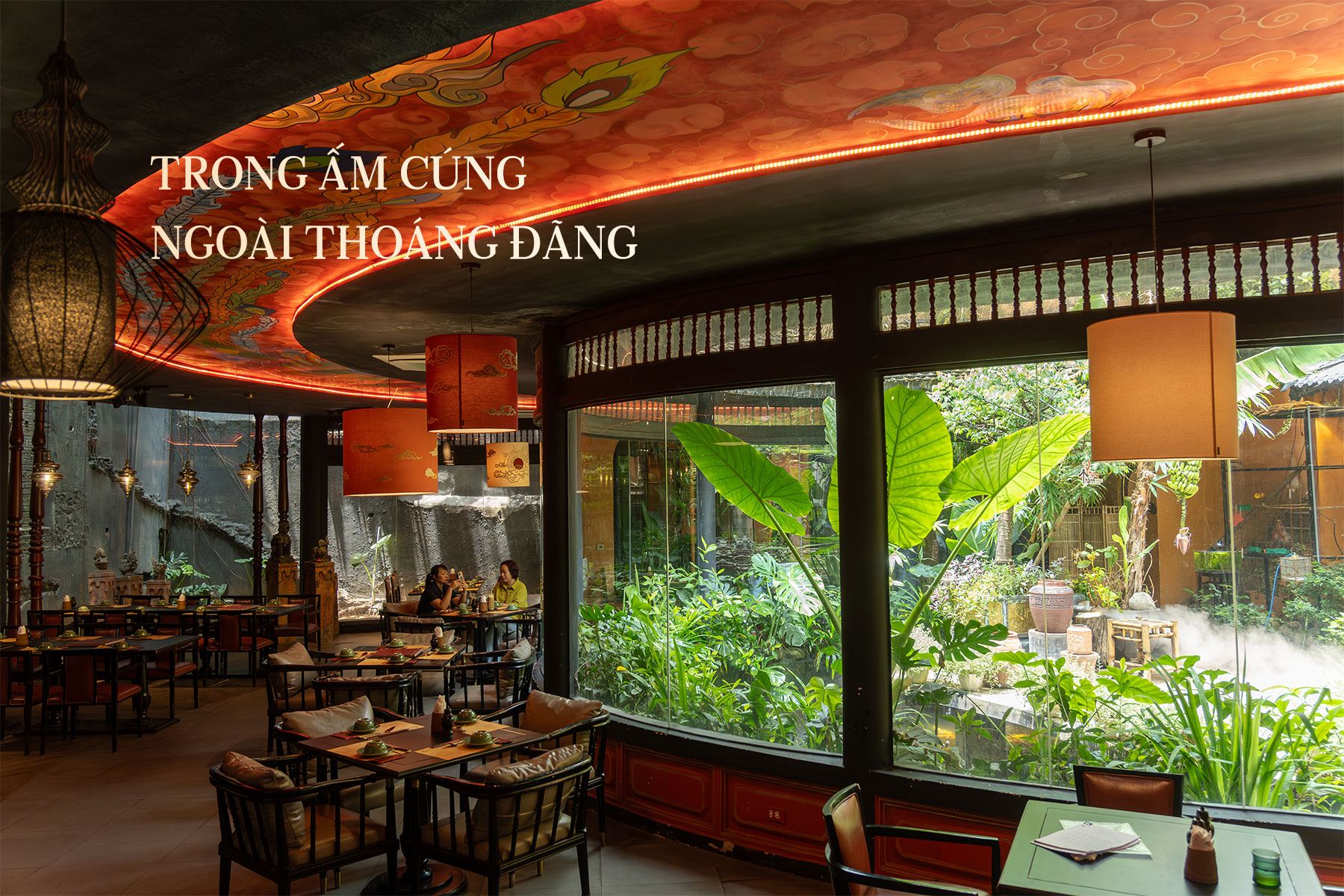 Gặp gỡ đối tác trong phòng riêng có tầm nhìn sân vườn thoáng đãng